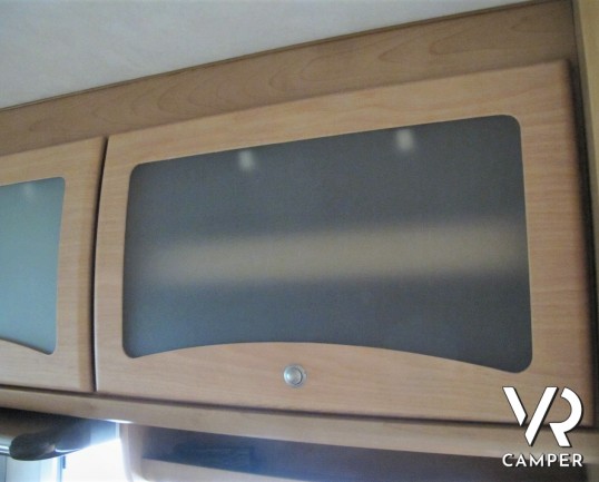 McLouis Tandy 640:camper usato mansardato, con veranda, autoradio, antenna tv, sensori parcheggio, 2° serbatoio acqua. In visione da Italiavr.