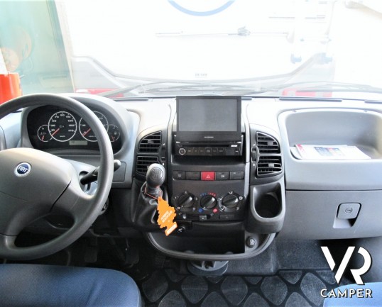 McLouis Tandy 640:camper usato mansardato, con veranda, autoradio, antenna tv, sensori parcheggio, 2° serbatoio acqua. In visione da Italiavr.