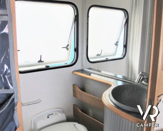 McLouis Tandy 640:camper usato mansardato, con veranda, autoradio, antenna tv, sensori parcheggio, 2° serbatoio acqua. In visione da Italiavr.