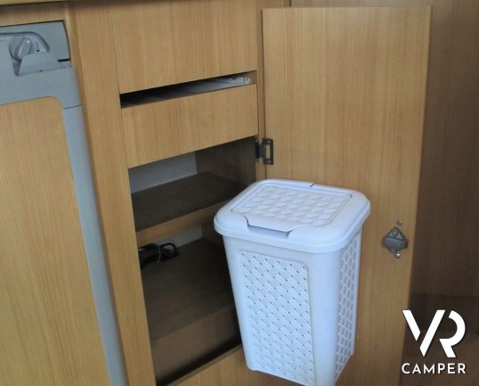 Rimor Katamarano: camper mansardato usato con letti a castello. Vendito da Italia VR a Druento - Torino.