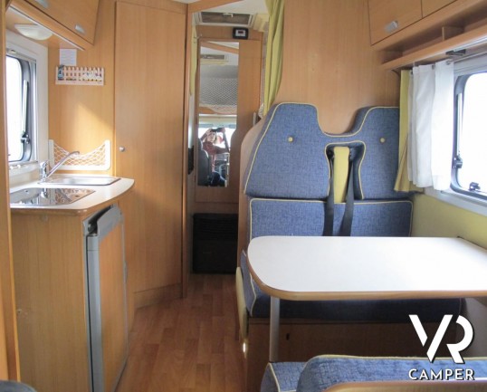 Rimor Katamarano: camper mansardato usato con letti a castello. Vendito da Italia VR a Druento - Torino.