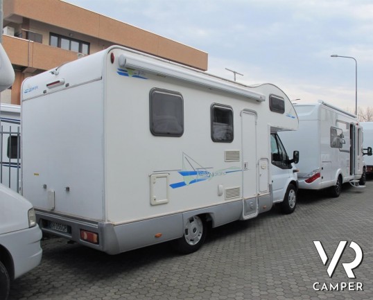 Rimor Katamarano: camper mansardato usato con letti a castello. Vendito da Italia VR a Druento - Torino.