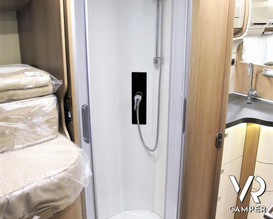 Carthago C-Tourer I 149 - camper integrale 2020 su meccanica Fiat Ducato 160 CV, con telaio Light. Letti gemelli posteriori e letto basculante_