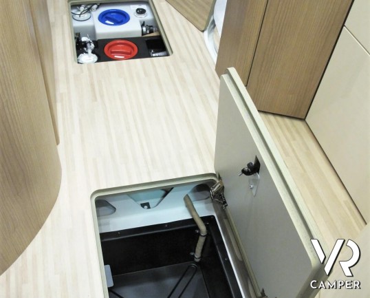 Carthago C-Tourer I 149 - camper integrale 2020 su meccanica Fiat Ducato 160 CV, con telaio Light. Letti gemelli posteriori e letto basculante_