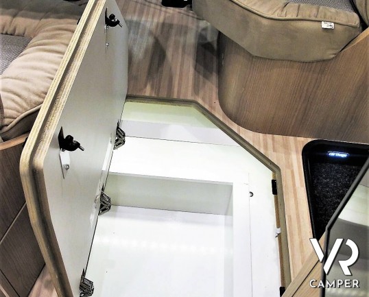 Carthago C-Tourer I 149 - camper integrale 2020 su meccanica Fiat Ducato 160 CV, con telaio Light. Letti gemelli posteriori e letto basculante_