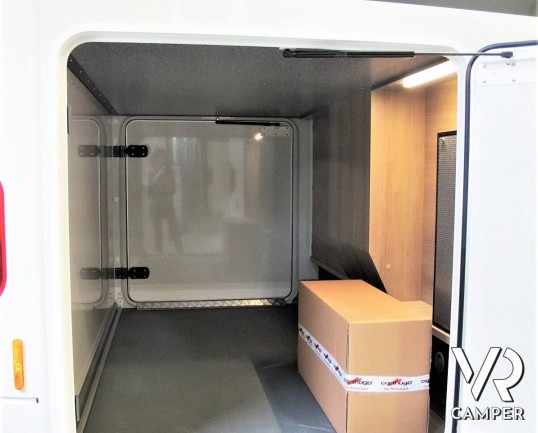 Carthago C-Tourer I 149 - camper integrale 2020 su meccanica Fiat Ducato 160 CV, con telaio Light. Letti gemelli posteriori e letto basculante_