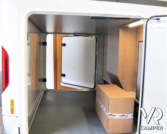 Carthago C-Tourer I 149 - camper integrale 2020 su meccanica Fiat Ducato 160 CV, con telaio Light. Letti gemelli posteriori e letto basculante_