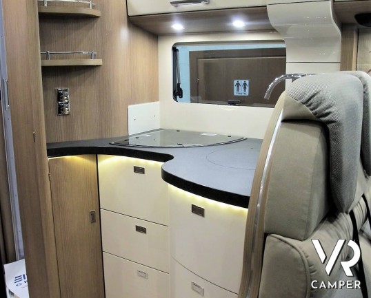 Carthago C-Tourer I 149 - camper integrale 2020 su meccanica Fiat Ducato 160 CV, con telaio Light. Letti gemelli posteriori e letto basculante_