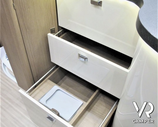 Carthago C-Tourer I 149 - camper integrale 2020 su meccanica Fiat Ducato 160 CV, con telaio Light. Letti gemelli posteriori e letto basculante_