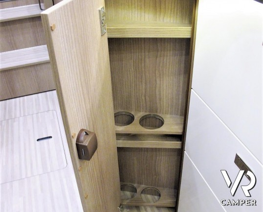 Carthago C-Tourer I 149 - camper integrale 2020 su meccanica Fiat Ducato 160 CV, con telaio Light. Letti gemelli posteriori e letto basculante_