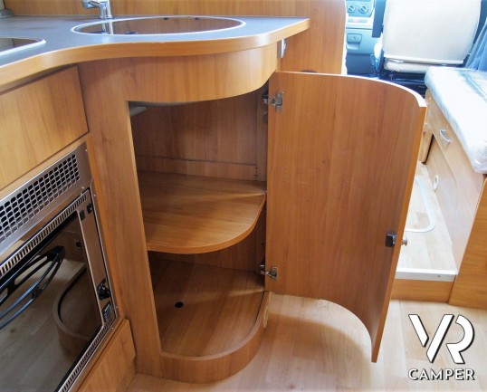 Adria Coral 680 SP - camper semintegrale 5 posti omologati con letto matrimoniale in coda e garage_