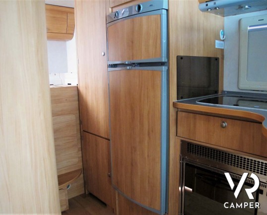 Adria Coral 680 SP - camper semintegrale 5 posti omologati con letto matrimoniale in coda e garage_