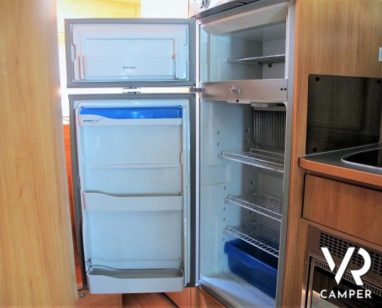 Adria Coral 680 SP - camper semintegrale 5 posti omologati con letto matrimoniale in coda e garage_