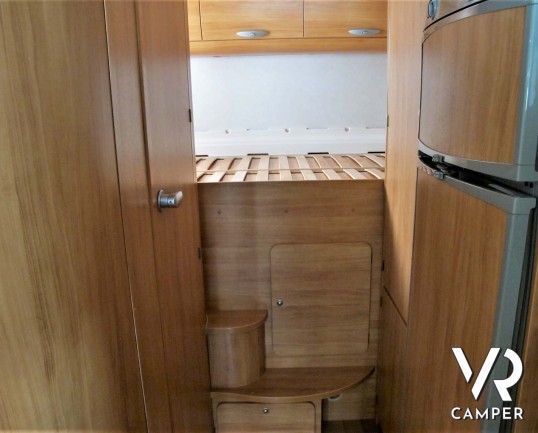 Adria Coral 680 SP - camper semintegrale 5 posti omologati con letto matrimoniale in coda e garage_