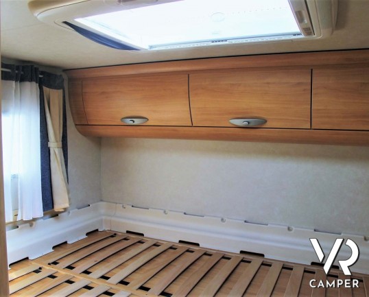 Adria Coral 680 SP - camper semintegrale 5 posti omologati con letto matrimoniale in coda e garage_