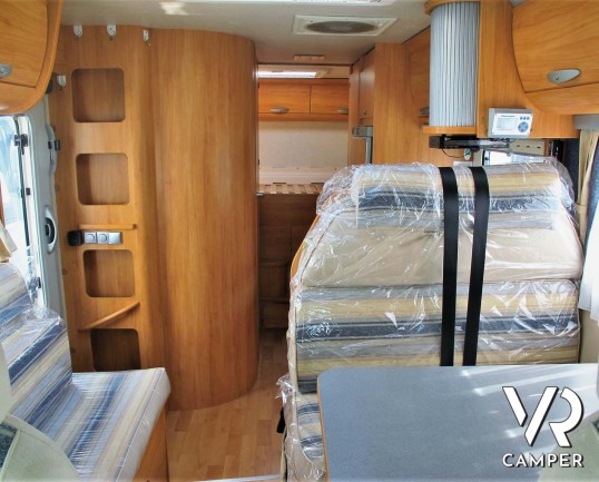 Adria Coral 680 SP - camper semintegrale 5 posti omologati con letto matrimoniale in coda e garage_