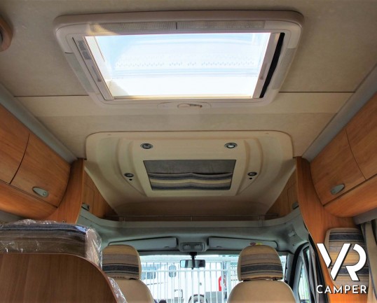 Adria Coral 680 SP - camper semintegrale 5 posti omologati con letto matrimoniale in coda e garage_