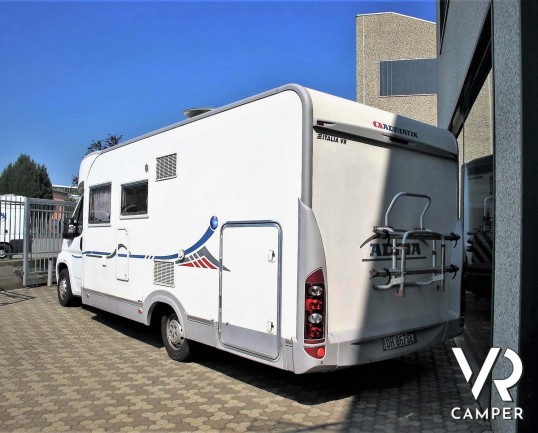 Adria Coral 680 SP - camper semintegrale 5 posti omologati con letto matrimoniale in coda e garage_