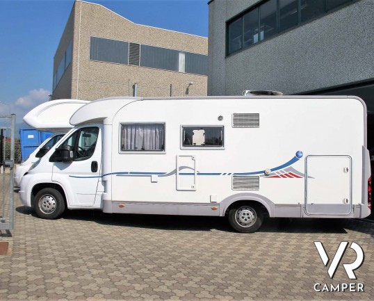 Adria Coral 680 SP - camper semintegrale 5 posti omologati con letto matrimoniale in coda e garage_