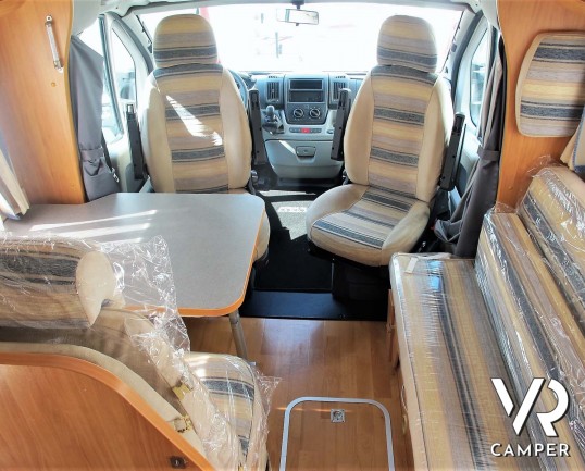 Adria Coral 680 SP - camper semintegrale 5 posti omologati con letto matrimoniale in coda e garage_