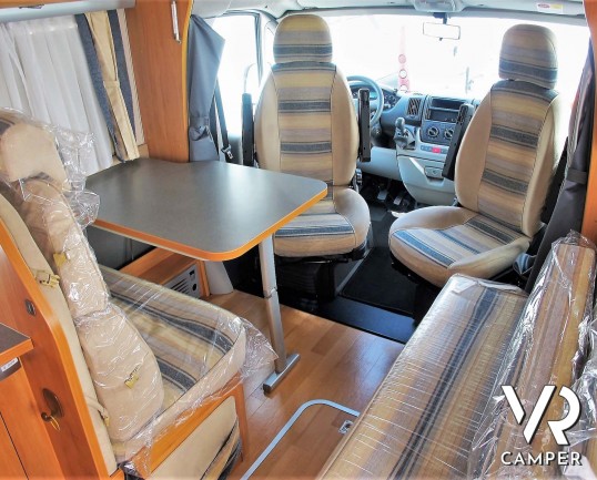 Adria Coral 680 SP - camper semintegrale 5 posti omologati con letto matrimoniale in coda e garage_