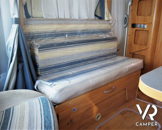 Adria Coral 680 SP - camper semintegrale 5 posti omologati con letto matrimoniale in coda e garage_