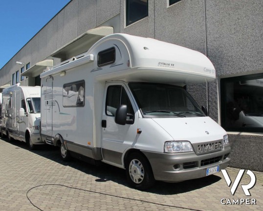 Camper usato mansardato dotato di portamoto, su meccanica Ducato 2.8 JTD (127 cv). In vendita da ItaliaVR, concessionaria camper Torino e Piemonte_