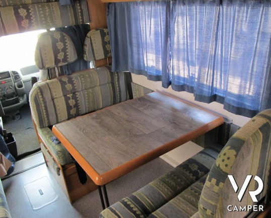 Camper usato mansardato dotato di portamoto, su meccanica Ducato 2.8 JTD (127 cv). In vendita da ItaliaVR, concessionaria camper Torino e Piemonte_