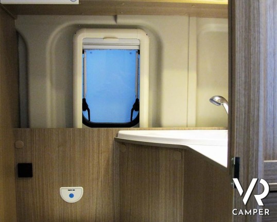 Carado Vlow 600 - camper furgonato, furgone camperizzato, camper 3 posti, furgone nuovo con letto matrimoniale - italiavr