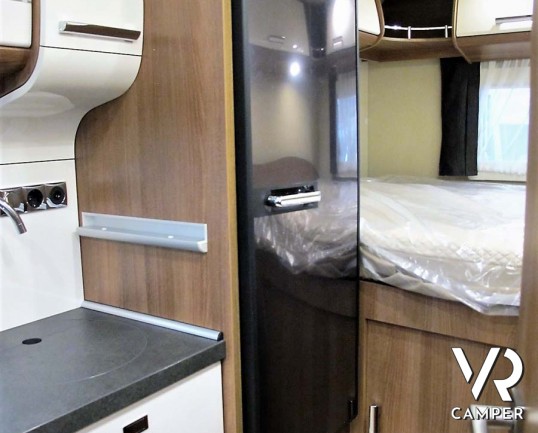 Carthago Compactline 138 - motorhome letto matrimoniale