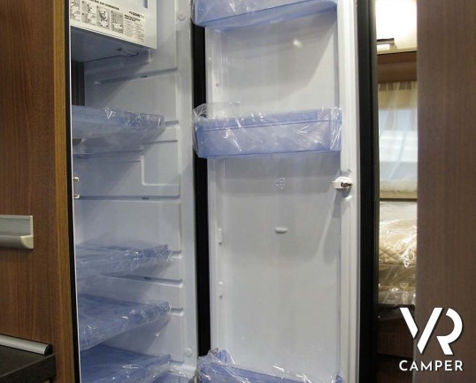 Carthago Compactline 138 - motorhome letto matrimoniale