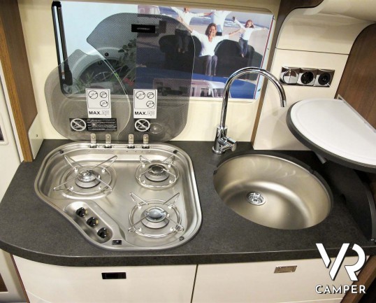 Carthago Compactline 138 - motorhome letto matrimoniale