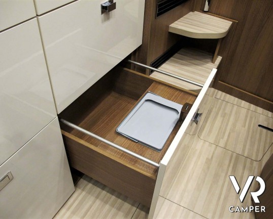 Carthago Compactline 138 - motorhome letto matrimoniale