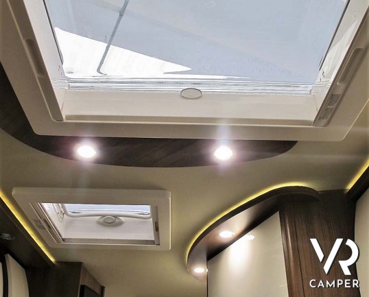 Carthago Compactline 138 - motorhome letto matrimoniale