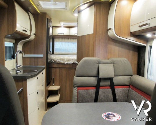 Carthago Compactline 138 - motorhome letto matrimoniale