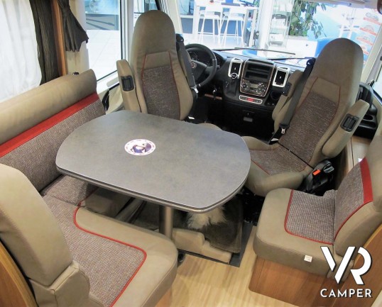 Carthago Compactline 138 - motorhome letto matrimoniale