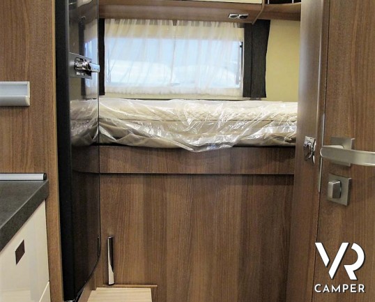 Carthago Compactline 138 - motorhome letto matrimoniale