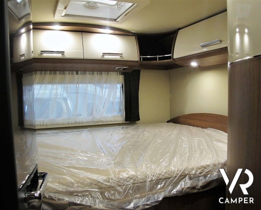 Carthago Compactline 138 - motorhome letto matrimoniale