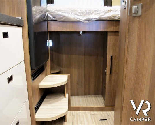 Carthago Compactline 138 - motorhome letto matrimoniale