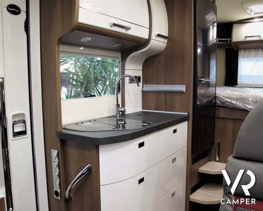 Carthago Compactline 138 - motorhome letto matrimoniale