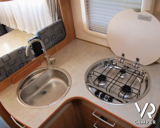 Hymer B 544_motorhome usato 5 posti_ampia dinette_letto basculante_italiavr camper torino