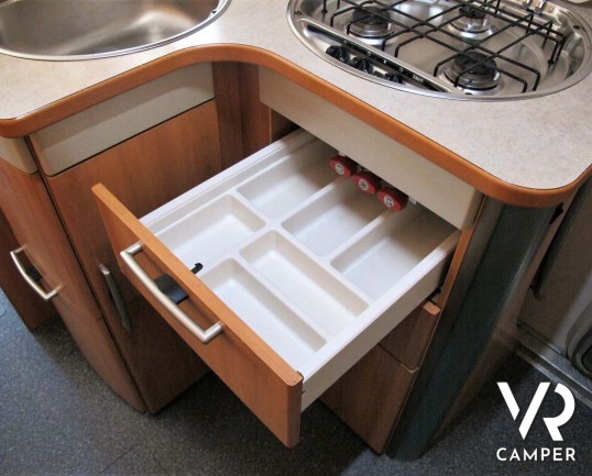 Hymer B 544_motorhome usato 5 posti_ampia dinette_letto basculante_italiavr camper torino