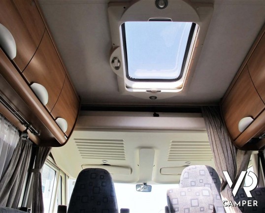 Hymer B 544_motorhome usato 5 posti_ampia dinette_letto basculante_italiavr camper torino