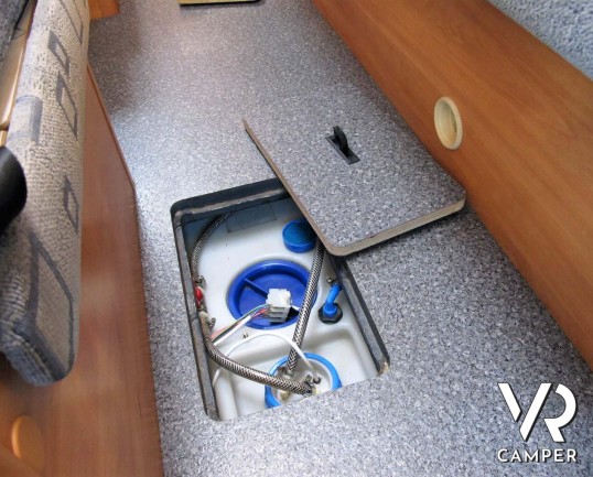 Hymer B 544_motorhome usato 5 posti_ampia dinette_letto basculante_italiavr camper torino