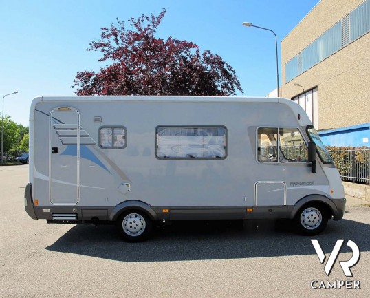 Hymer B 544_motorhome usato 5 posti_ampia dinette_letto basculante_italiavr camper torino