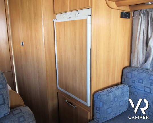 Hymer B 544_motorhome usato 5 posti_ampia dinette_letto basculante_italiavr camper torino