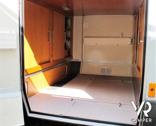 Hymer B 614: motorhome con garage per scooter, sotto i 7 metri, ampia dimette e doccia separata. In visione alla sede Italia VR a Druento (To).
