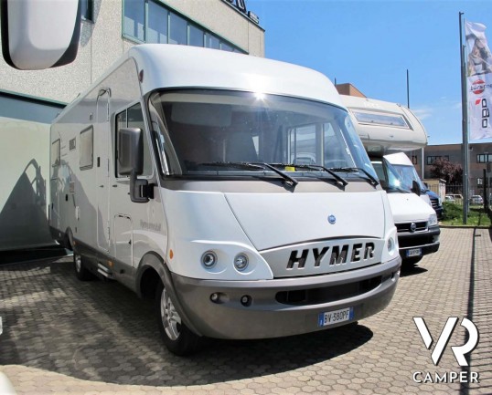 Hymer B 614: motorhome con garage per scooter, sotto i 7 metri, ampia dimette e doccia separata. In visione alla sede Italia VR a Druento (To).