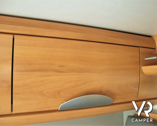 Hymer B 614: motorhome con garage per scooter, sotto i 7 metri, ampia dimette e doccia separata. In visione alla sede Italia VR a Druento (To).