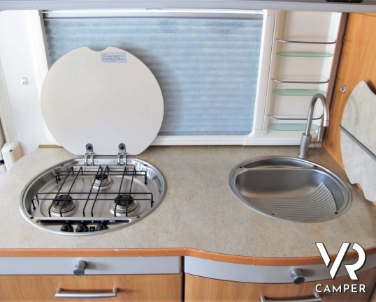 Hymer B 614: motorhome con garage per scooter, sotto i 7 metri, ampia dimette e doccia separata. In visione alla sede Italia VR a Druento (To).